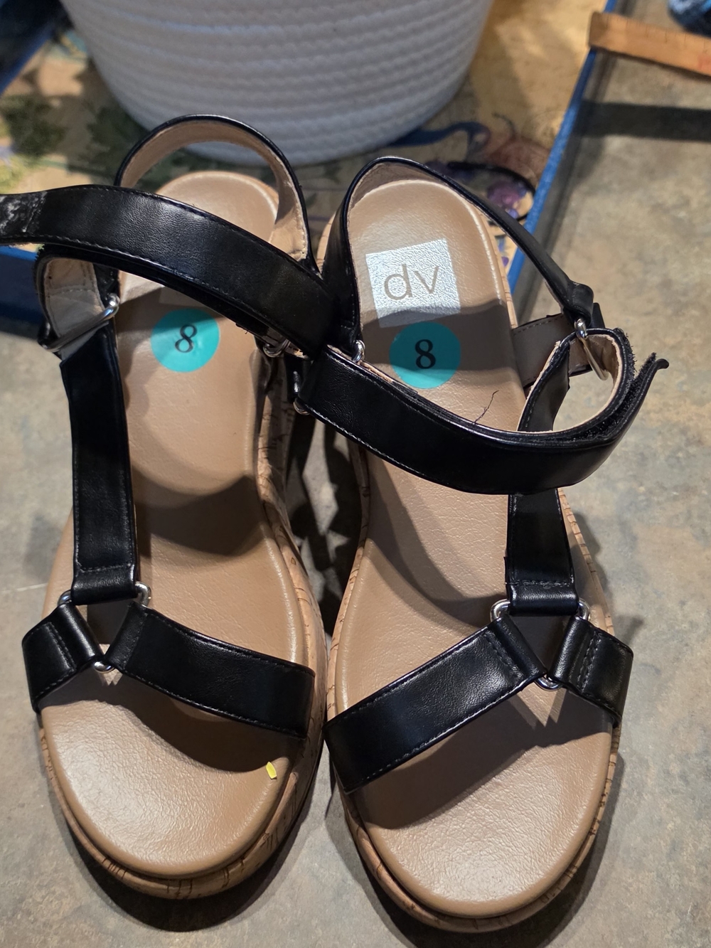 DV by Dolce Vita Black T-Strap Sandals SZ 8 NWOT